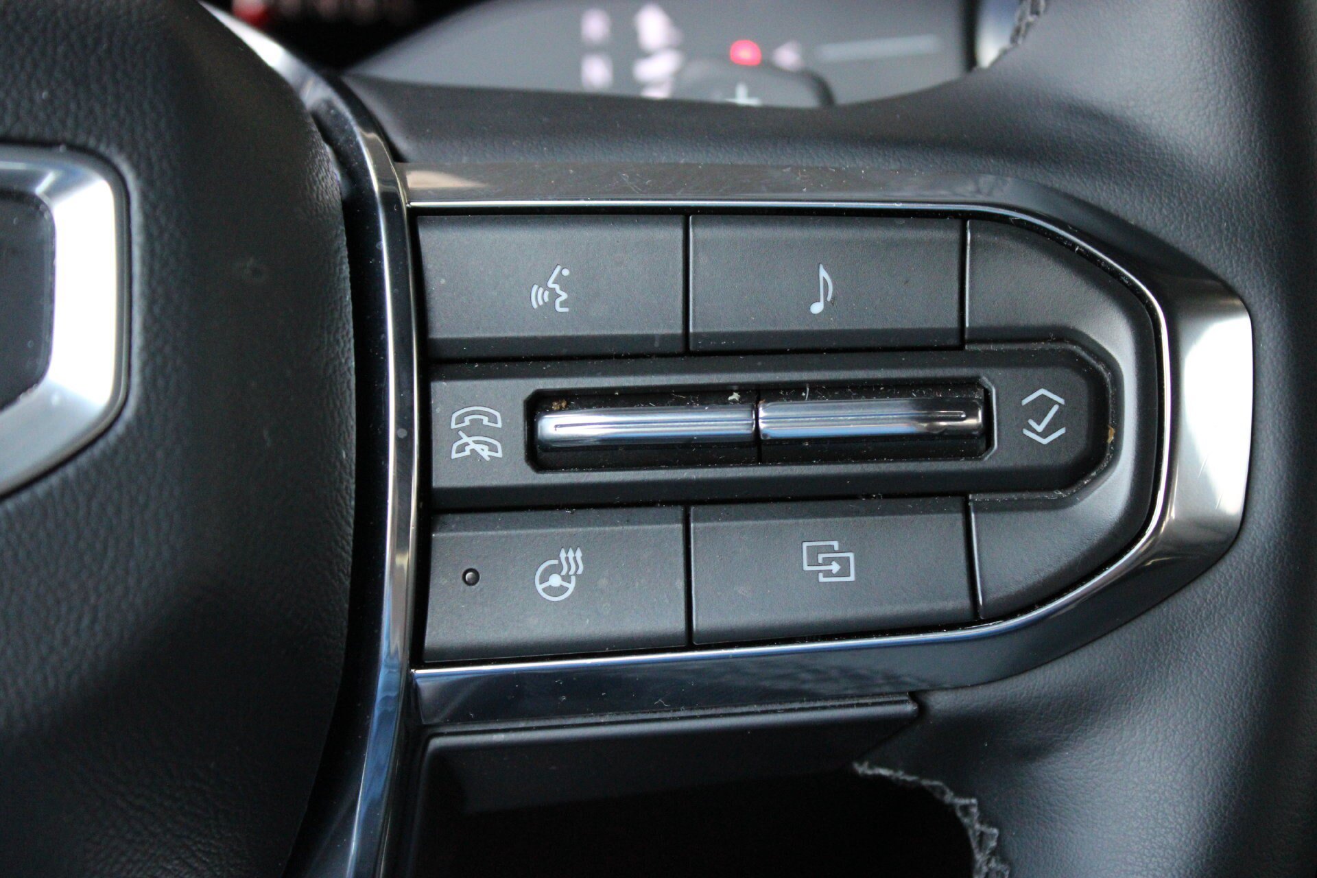 Used 2026 GMC Acadia Elevation w/ Elevation Premium Package FWD image 29
