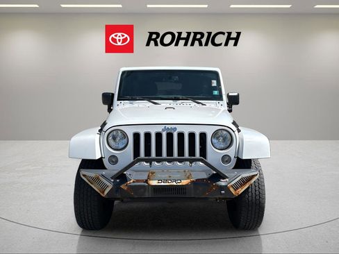 Used 2016 Jeep Wrangler Unlimited Sahara w/ Connectivity Group AWD/4WD image 2