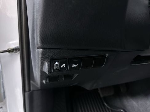 Used 2024 Toyota Corolla Cross LE FWD image 18