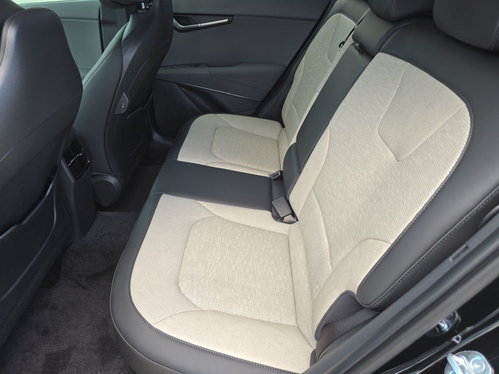 New 2026 Kia Niro SX Touring FWD image 17