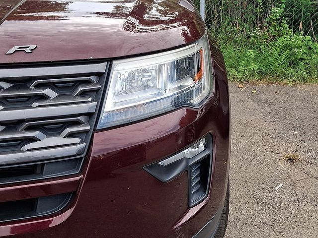 Used 2018 Ford Explorer XLT w/ Equipment Group 202A AWD/4WD image 5