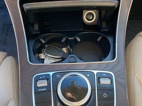 Used 2019 Mercedes-Benz GLC 300 4MATIC w/ Premium Package image 16