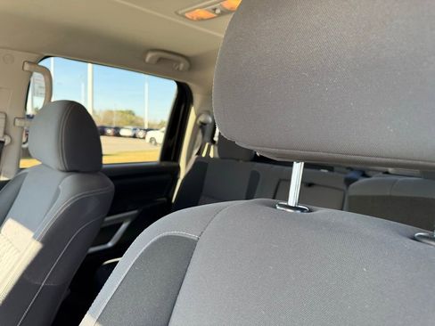 Used 2024 Nissan Titan SV w/ SV Convenience Package image 23