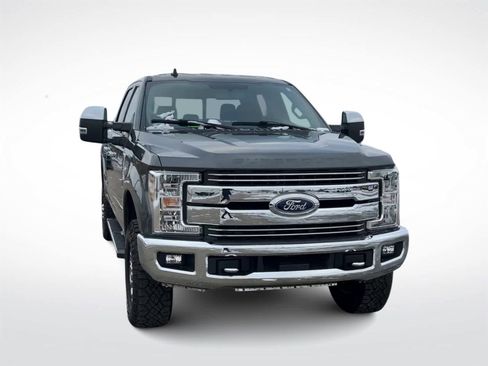 Used 2019 Ford F350 Lariat w/ Chrome Package image 3