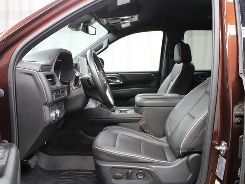 Used 2023 GMC Yukon XL SLT AWD/4WD image 11