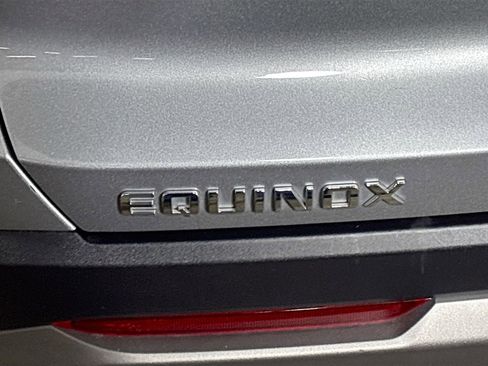 Used 2025 Chevrolet Equinox LT FWD image 24