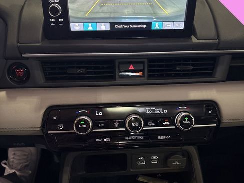 Used 2024 Honda Pilot Touring image 16