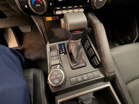 Used 2025 Toyota 4Runner TRD Off-Road Premium AWD/4WD image 15