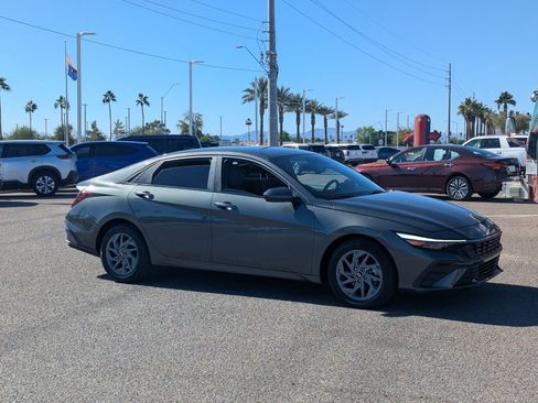 Used 2024 Hyundai Elantra SEL image 8