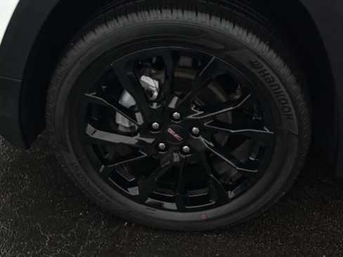 Used 2023 GMC Terrain SLE w/ Driver Convenience Package image 10