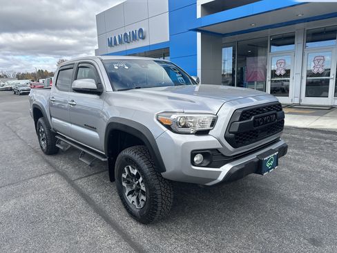 Used 2021 Toyota Tacoma TRD Off-Road image 2