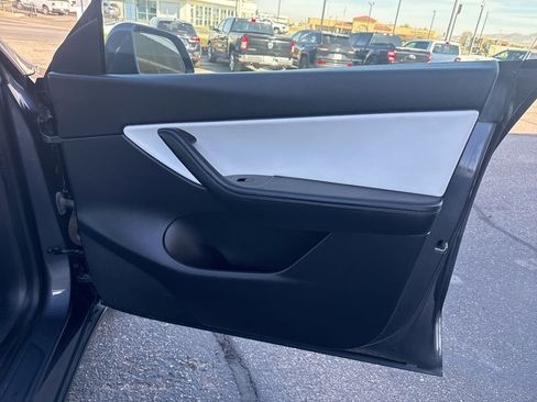 Used 2021 Tesla Model Y Long Range image 29