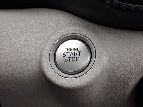 Certified 2025 Hyundai Venue SEL FWD image 22
