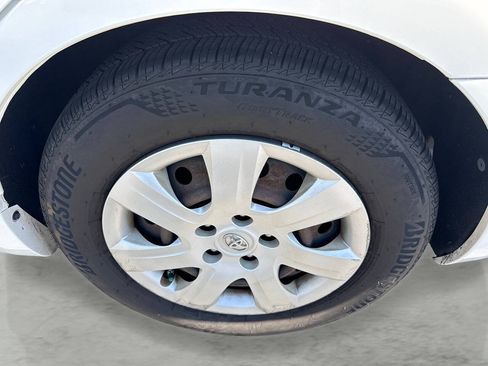 Used 2011 Toyota Camry LE FWD image 25