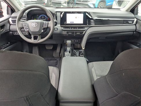 Used 2025 Toyota Camry LE image 28