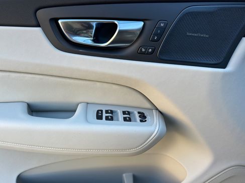 New 2026 Volvo XC60 B5 Ultra w/ Climate Package image 9