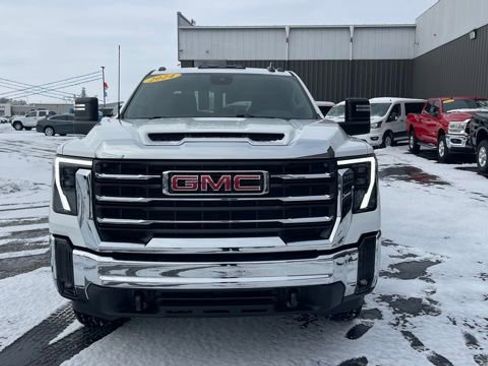 Used 2024 GMC Sierra 2500 SLE w/ SLE Convenience Package image 9