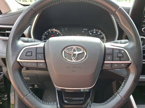 Used 2021 Toyota Highlander XLE image 25