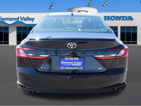 Used 2025 Toyota Camry SE image 5