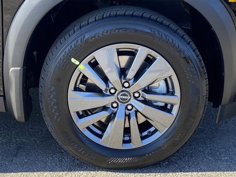 New 2025 Nissan Pathfinder SV image 7