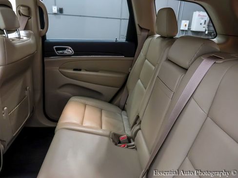 Used 2018 Jeep Grand Cherokee Limited image 14