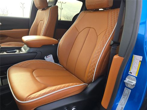 New 2026 Chrysler Pacifica Pinnacle image 26