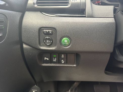 Used 2016 Honda Pilot Touring image 12