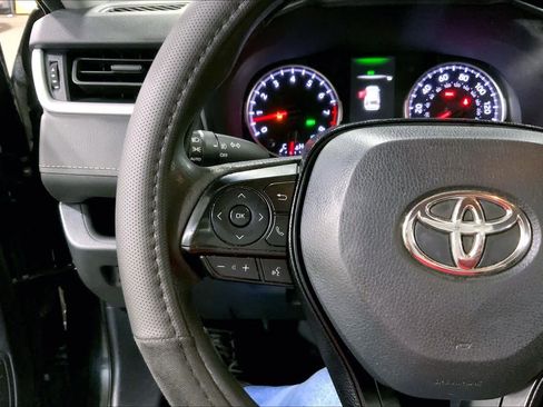 Used 2020 Toyota RAV4 XLE w/ All Weather Liner Package AWD/4WD image 24