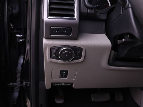 Used 2017 Ford F250 XLT w/ XLT Premium Package image 9