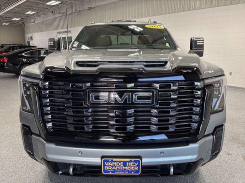 Used 2025 GMC Sierra 2500 Denali Ultimate AWD/4WD image 2