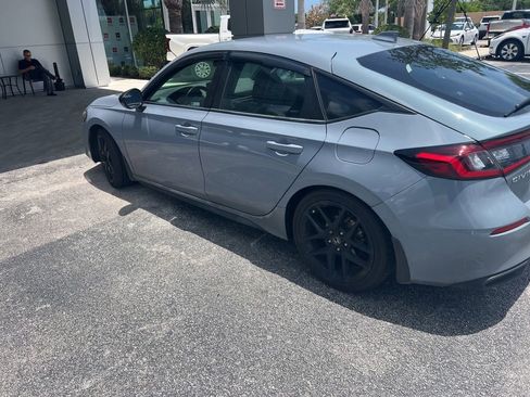 Used 2022 Honda Civic Sport image 2