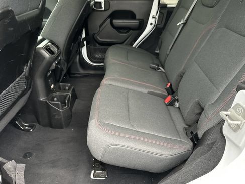 Used 2024 Jeep Wrangler Unlimited Rubicon AWD/4WD image 15