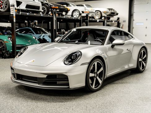 Used 2025 Porsche 911 Carrera image 5