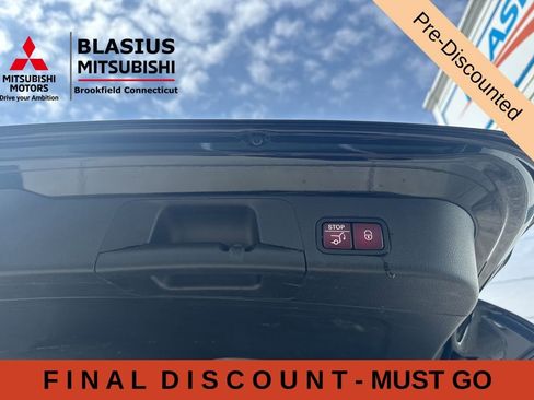 Used 2021 Mercedes-Benz GLB 250 4MATIC w/ AMG Line image 16