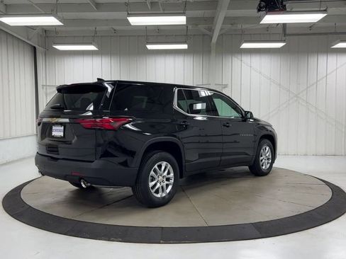 Used 2023 Chevrolet Traverse LS FWD image 8