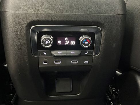 Used 2025 Chevrolet Tahoe High Country AWD/4WD image 37