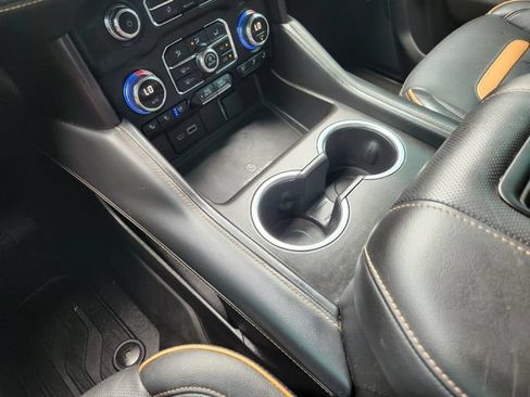 Used 2021 GMC Yukon XL AT4 w/ AT4 Premium Plus Package AWD/4WD image 18