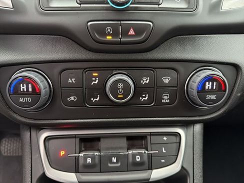 Used 2023 GMC Terrain SLE w/ Driver Convenience Package image 20