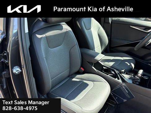 New 2025 Kia Niro SX image 21