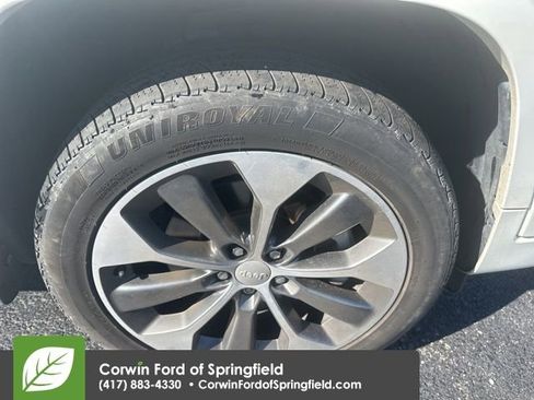 Used 2019 Jeep Cherokee Overland w/ Technology Group image 9