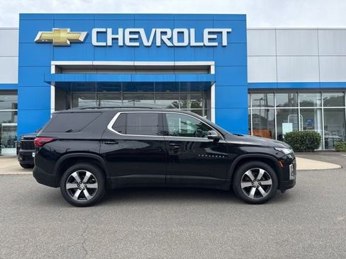 Used 2023 Chevrolet Traverse LT w/ LT Premium Package AWD/4WD image 5
