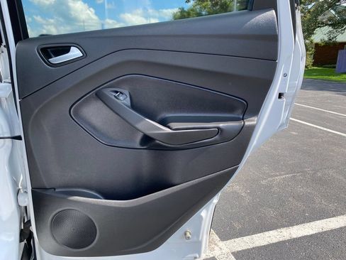 Used 2019 Ford Escape SE FWD image 13