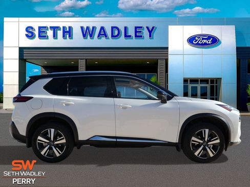 Used 2022 Nissan Rogue Platinum w/ Head-Up Display Package image 2