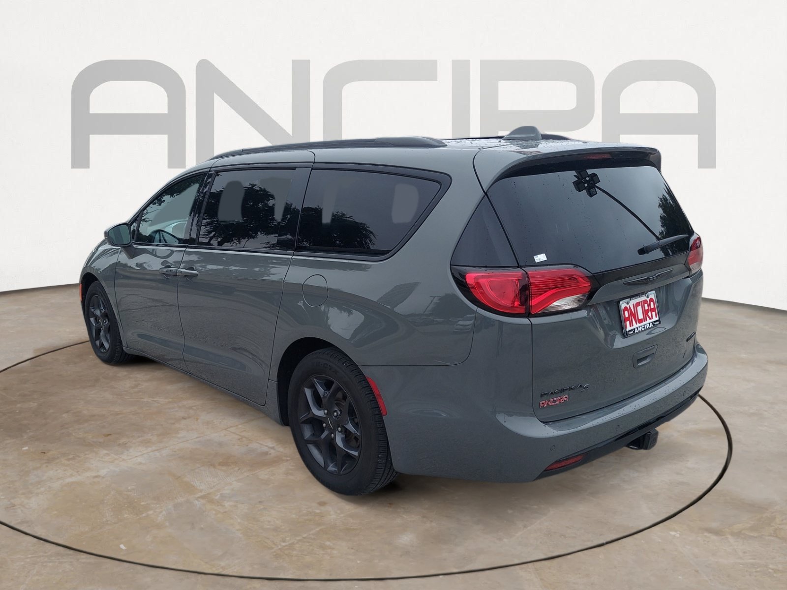 Used 2020 Chrysler Pacifica Limited w/ S Appearance Package FWD image 8