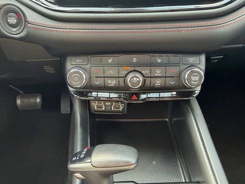 Used 2025 Dodge Durango GT AWD/4WD image 12