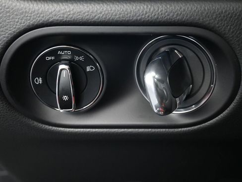 Certified 2026 Porsche Macan image 24