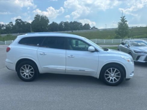 Used 2017 Buick Enclave Leather FWD image 5