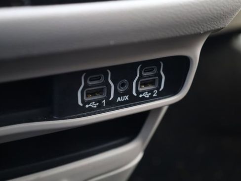 Used 2023 Chrysler Voyager LX image 20