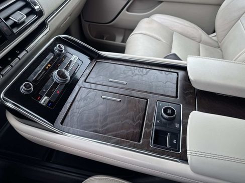 Used 2019 Lincoln Navigator Select RWD image 25