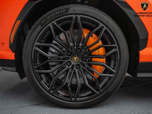 Used 2025 Lamborghini Urus SE image 36